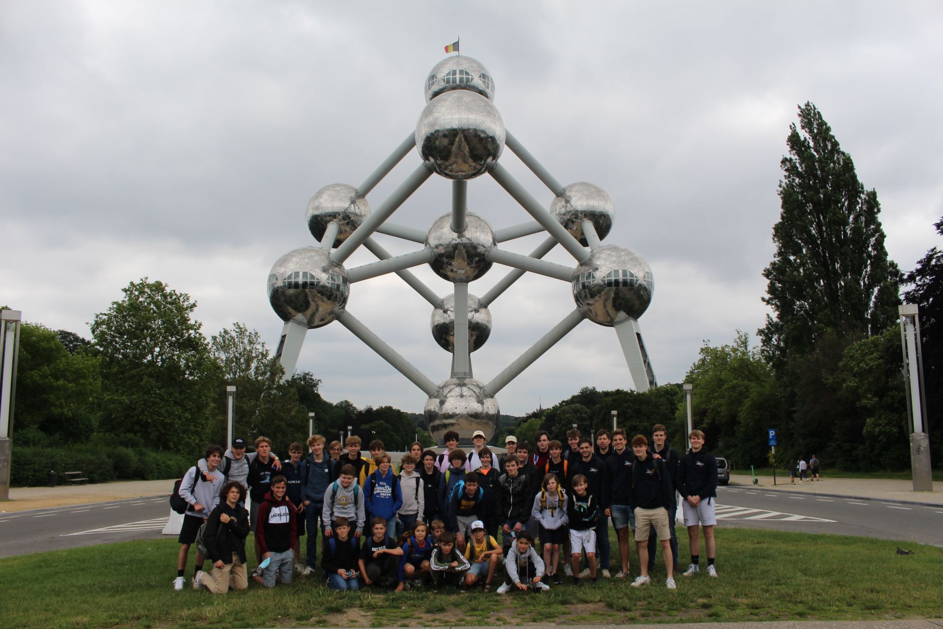 België